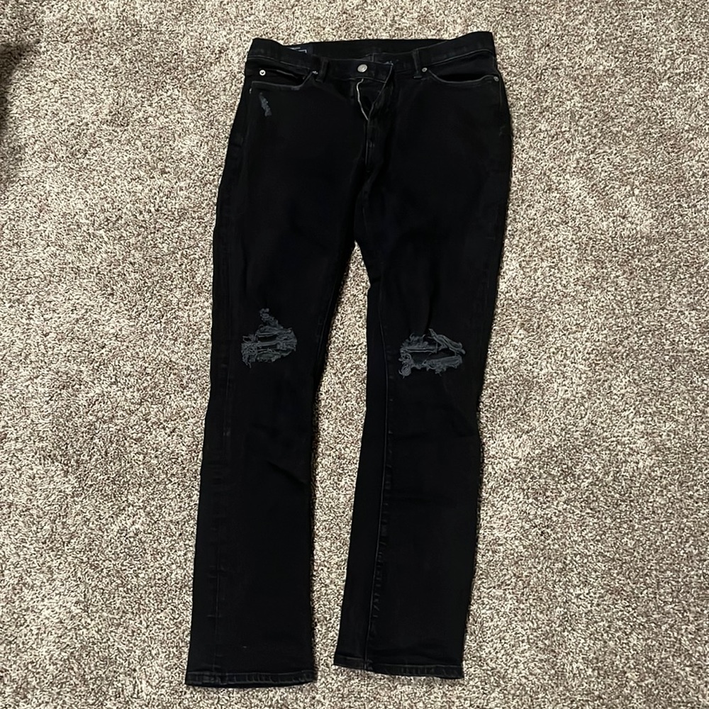 Like new Abercrombie & Fitch men’s 31x32 black distressed jeans
